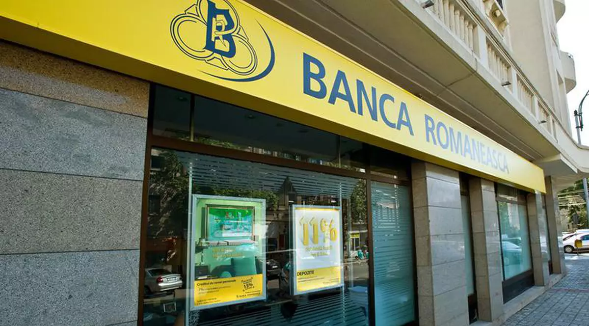 Un român și-a amânat ratele la Banca Românească pentru două luni și s-a trezit că apoi plătește dublu. Sucursală a Băncii Românești cu logo galben