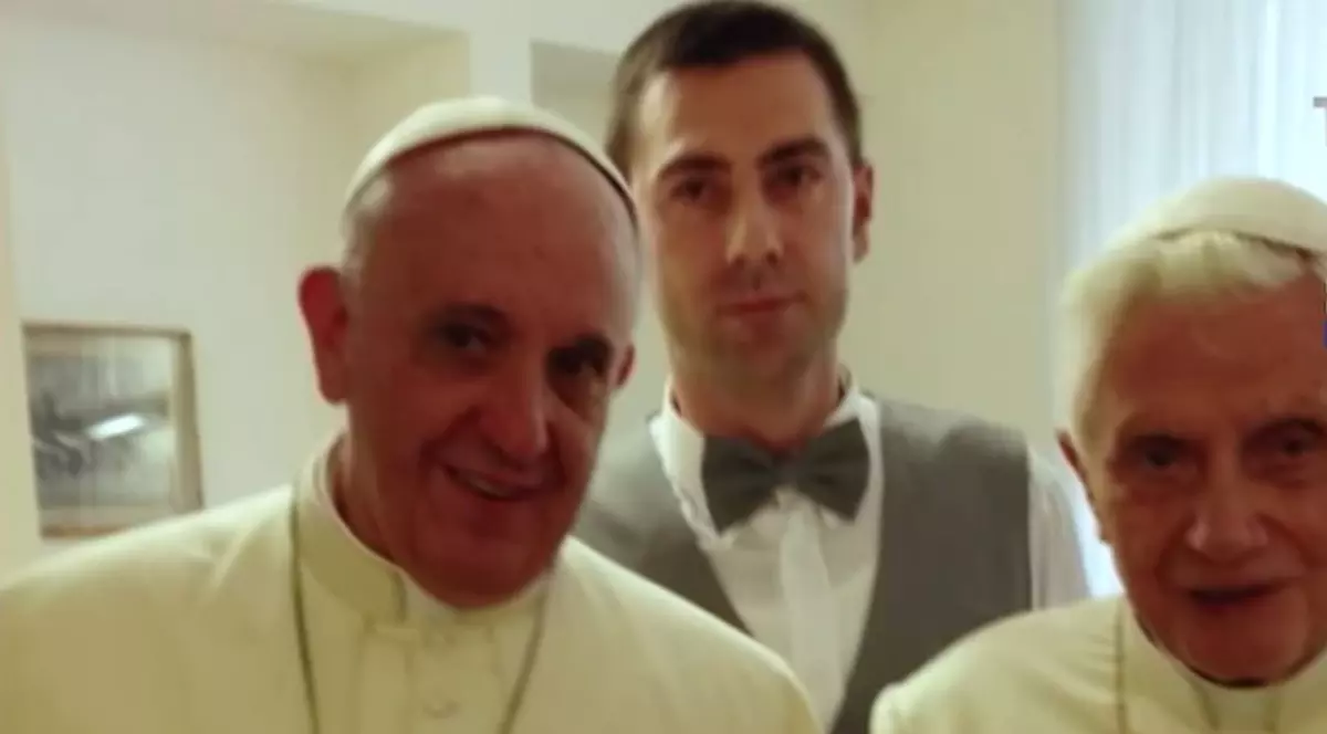 Un român îi servește de șase ani mesele Papei Francisc: „Din primele zile îmi ştia numele”