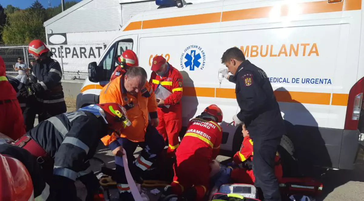 Un accident în care au fost implicate două mașini și o cisternă a avut loc la Comarnic