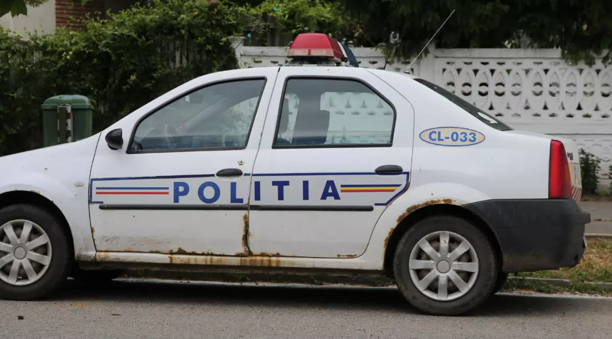 Poliția are mașini atât de vechi, că trebuiau casate de două ori! Poliţiştii încă pleacă în misiuni cu Dacii 1310, Solenza şi autospeciale ARO fabricate în anii ’90!