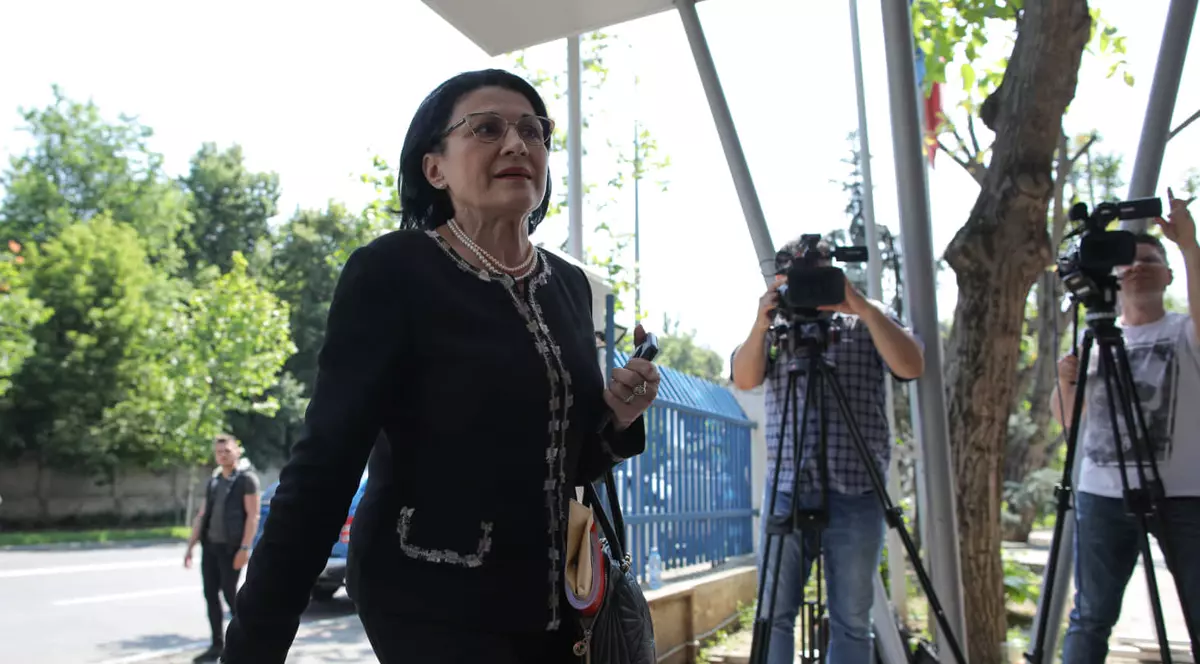 Ecaterina Andronescu a aflat de la televizor că a fost demisă. Cum se apără după declarația controversată