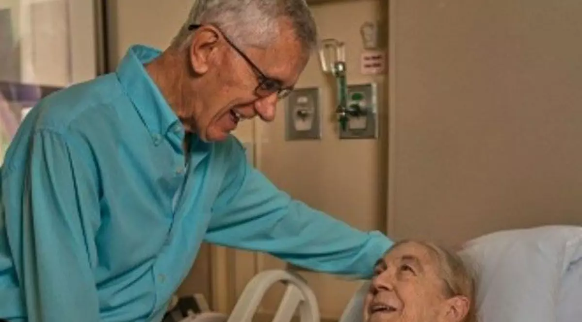 La 84 de ani a devenit cel mai bătrân donator din USA. I-a salvat viața vecinei lui