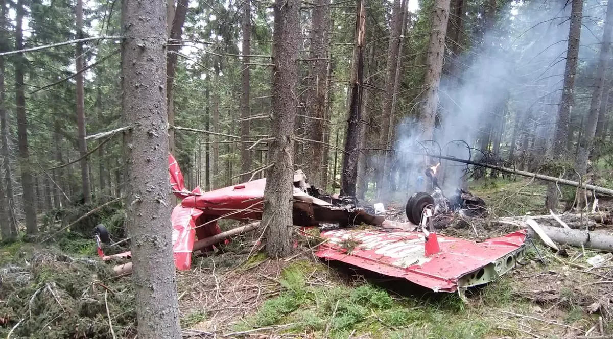UPDATE / Un avion de mici dimensiuni a aterizat forțat, în Harghita. Persoanele aflate la bord, doi cetățeni străini, au fost recuperate