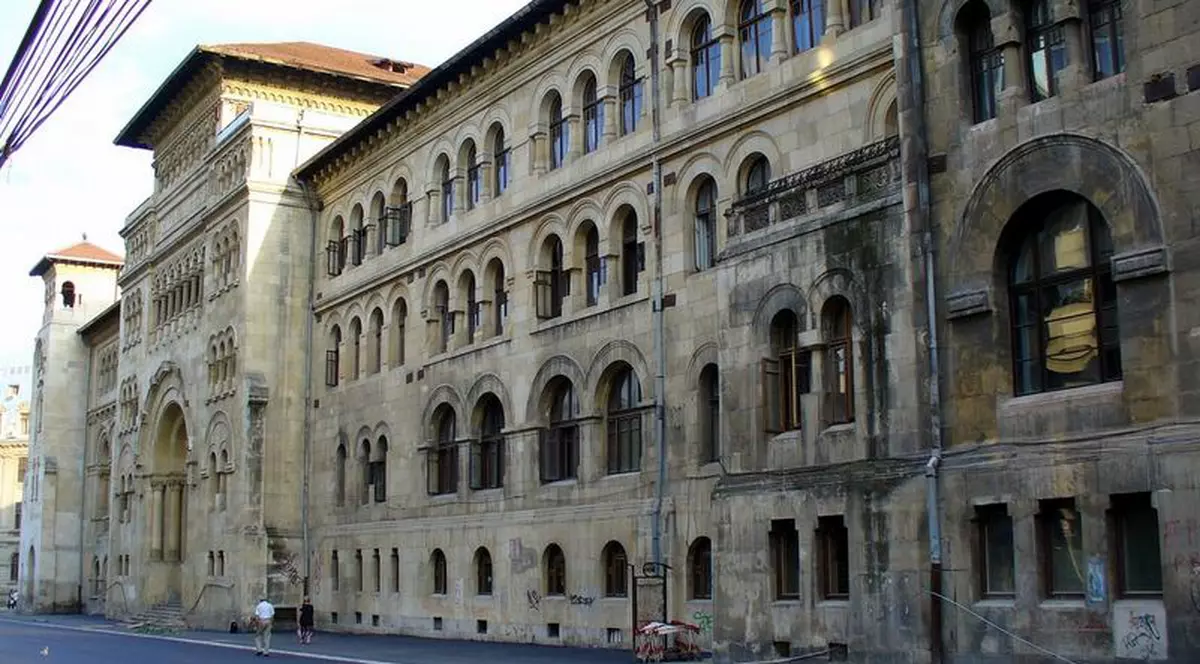 Un punct în plus la examen pentru cei care au mers la vot! Cum și-a îndemnat o profesoară de la Facultatea de Arhitectură din București studenții să voteze