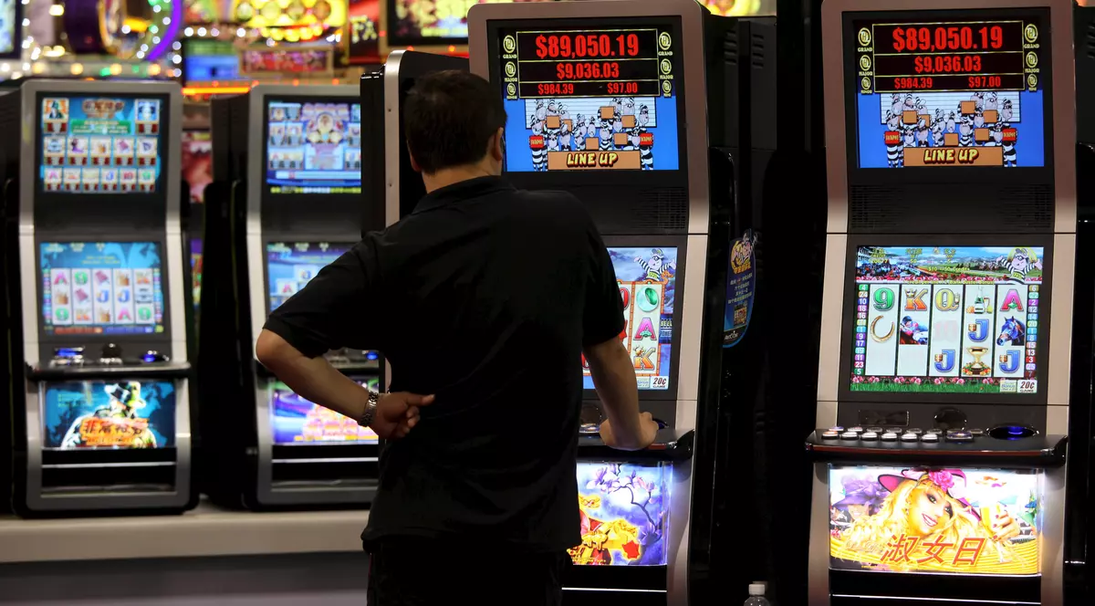 Consiliul Concurenței și Romslot, despre producătorii de păcănele care activează pe piața produselor pe care le comercialează: ”E legal!”