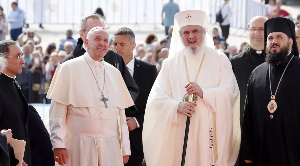 Publicistul Cătălin Sturza, text incomod despre dubla măsură: „Ce nu au zis politicienii și jurnaliștii la vizita Papei Francisc”