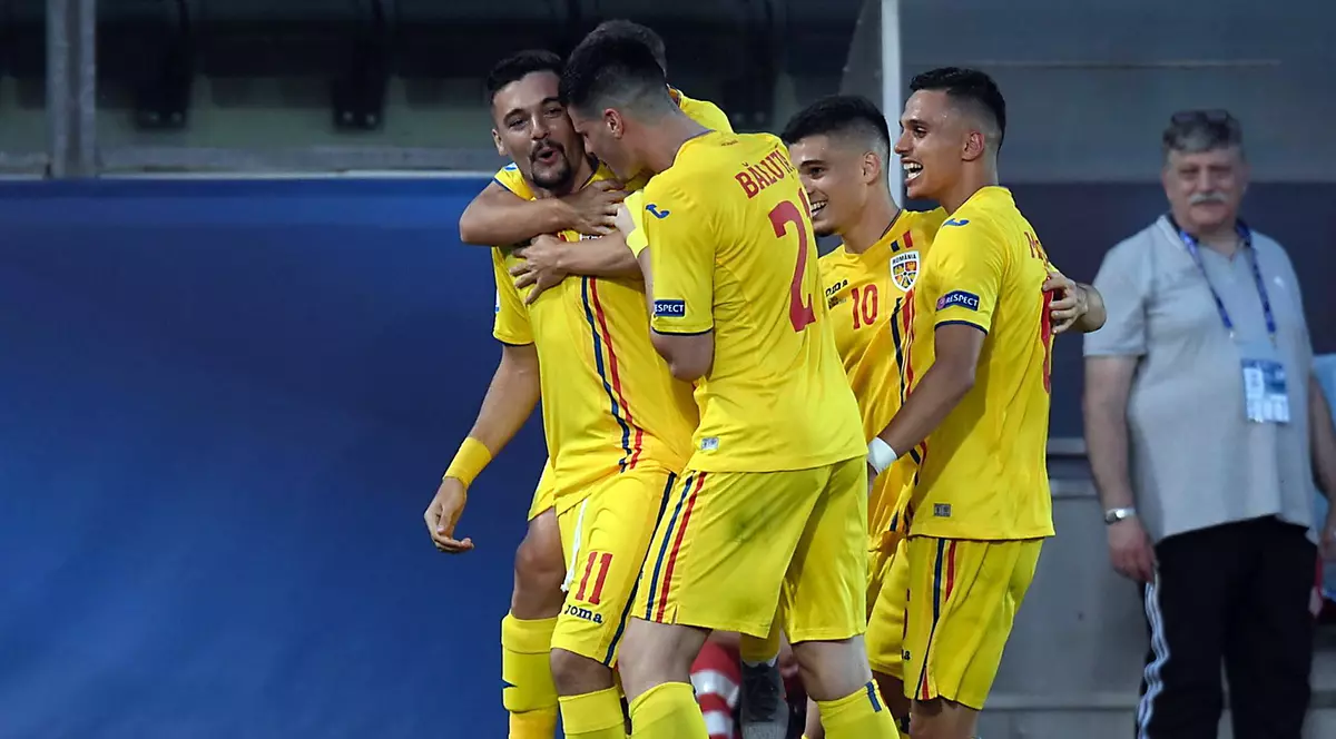 epa07656533 Romania's Adrian Petre (L) celebrates with teammates after scoring the 4-1 goal during the UEFA European Under-21 Championship 2019 Group C soccer match between Romania and Croatia in San Marino, 18 June 2019. EPA-EFE/LUCA FANFANI