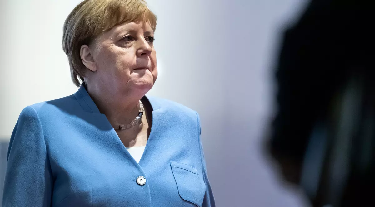 Agențiile de spionaj din toată lumea vor să intre în posesia dosarelor medicale ale Angelei Merkel pentru a afla ce se ascunde în spatele crizelor ei de tremurat