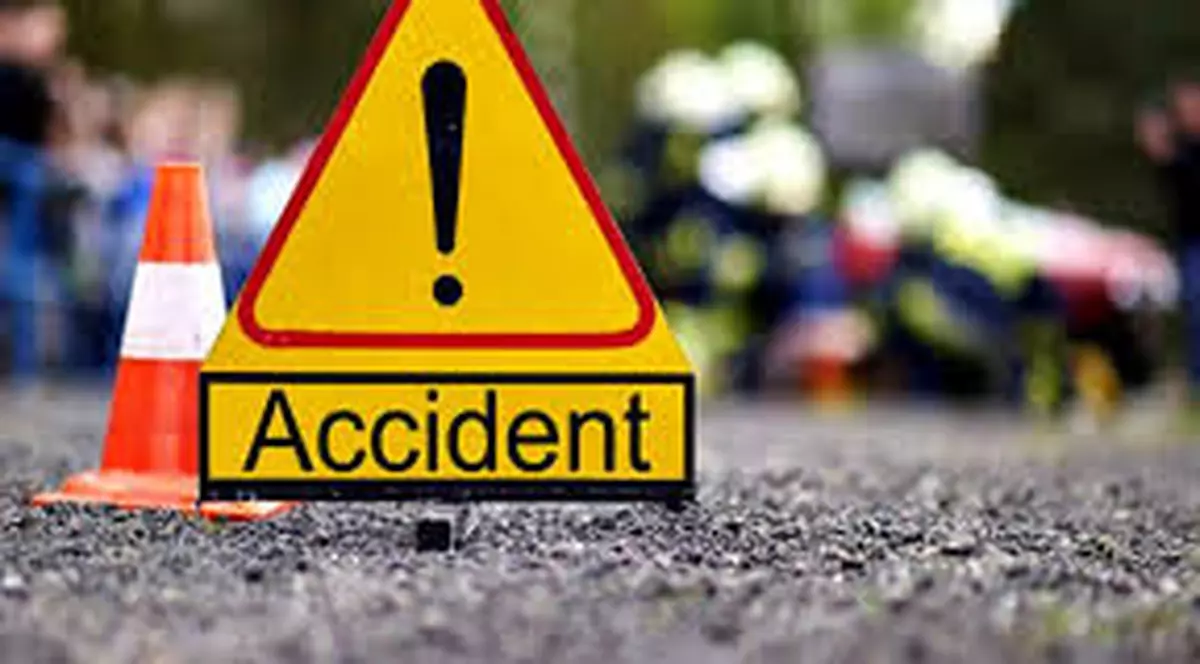 Accident teribil în Prahova. Trei persoane care participau la o înmormântare au fost lovite de o maşină 