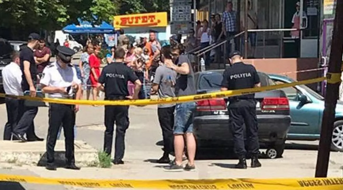 Un şofer a intrat cu maşina în pietoni, la Chişinău. Un bărbat a murit și două persoane au ajuns la spital