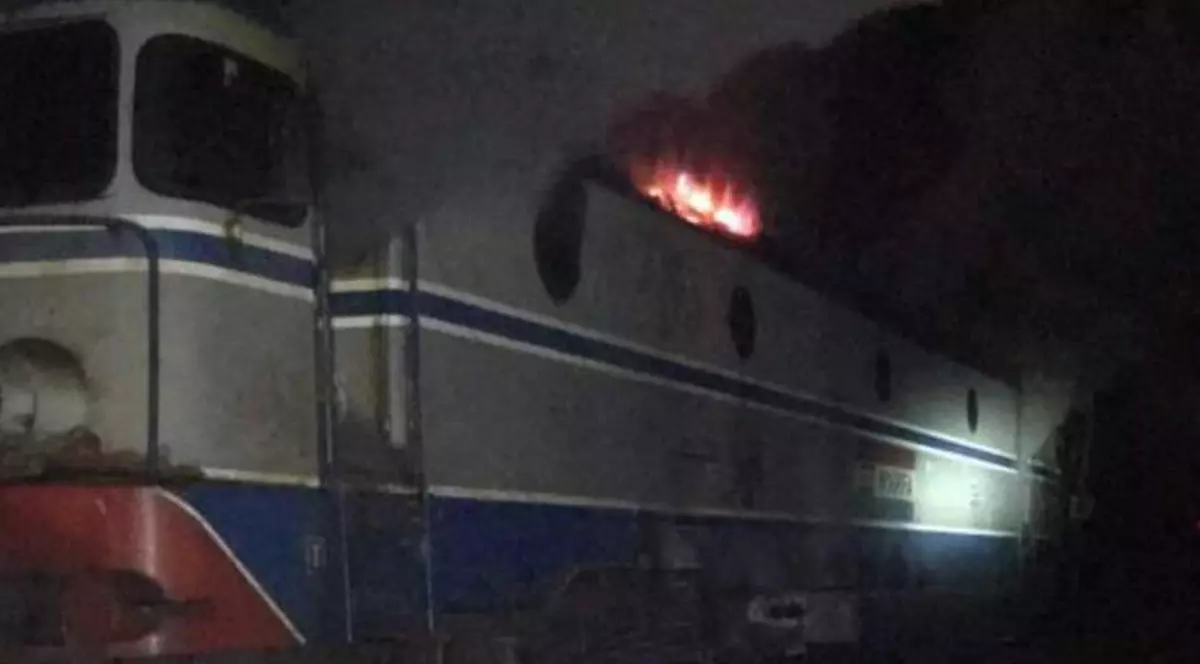 Locomotiva trenului București – Timișoara a luat foc. 200 de călători au fost evacuaţi