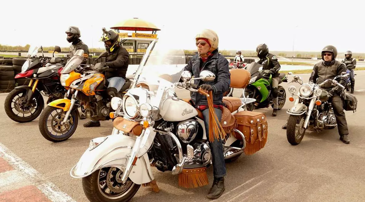 Saga motoarelor lui Cristi Hrubaru: “Am început cu o sovietică de 130 kg, acum am o americancă de peste 400 kg”