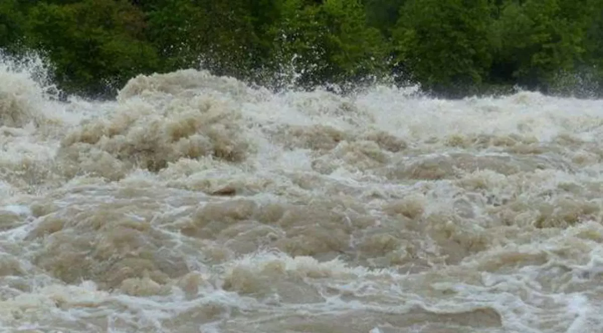 Cod portocaliu de inundaţii pe râuri din 23 judeţe