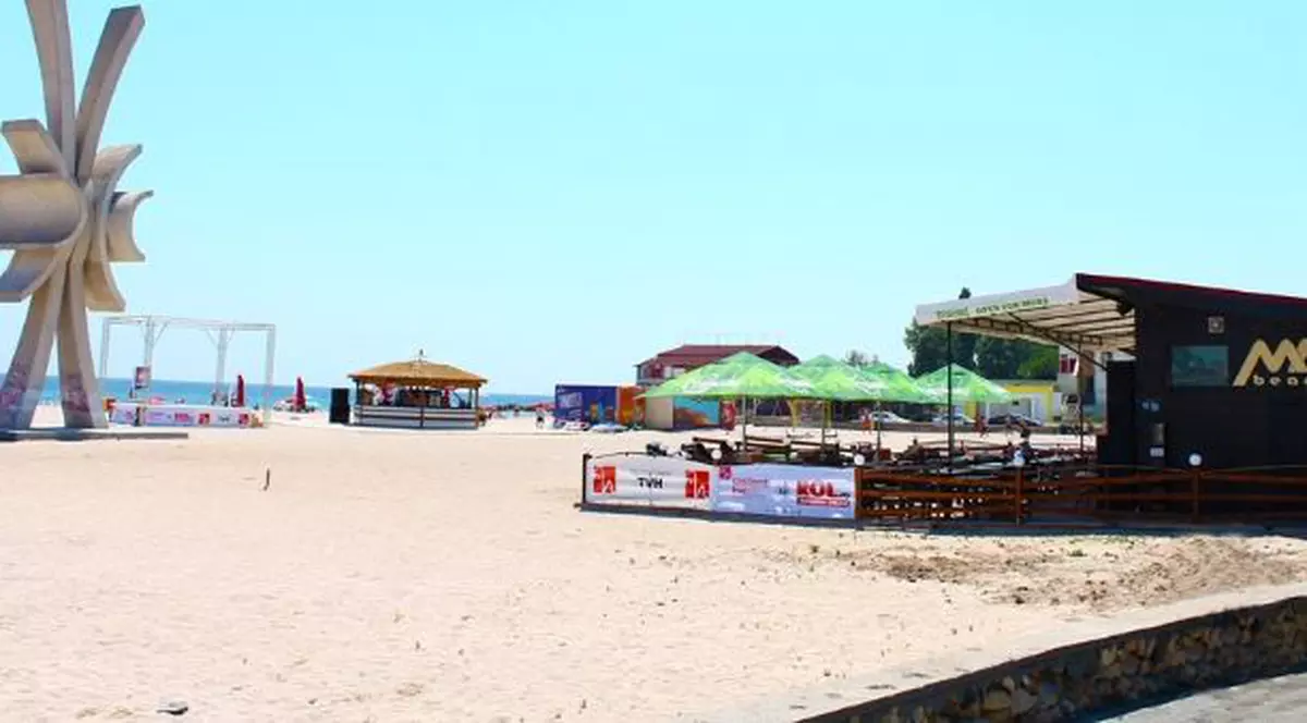 O femeie a fost înjunghiată în fața unei discoteci din Costinești. Agresorul a spus că s-ar fi drogat