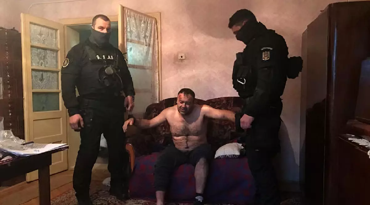 Ce a făcut Marcel Leca înainte să-și pună lațul de gât în baia celulei. Asasinul polițistului s-a spânzurat între verificările gardienilor, după ora ora 6.00 dimineața, când se distribuia mâncarea