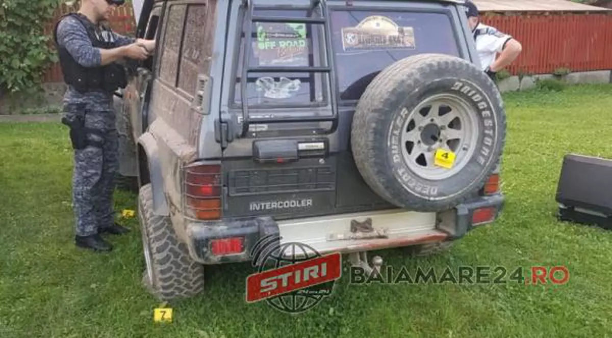 Imagini cu mașina ciuruită de polițiștii din Maramureș