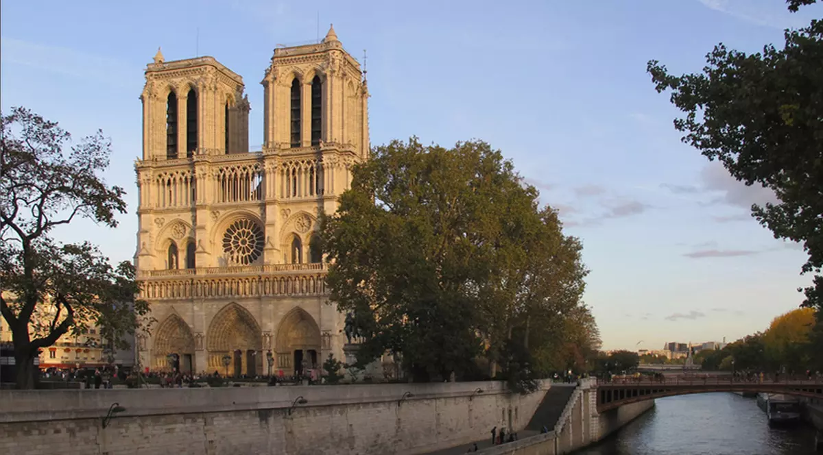 Prima liturghie la Catedrala Notre-Dame, după incendiul devastator din 15 aprilie