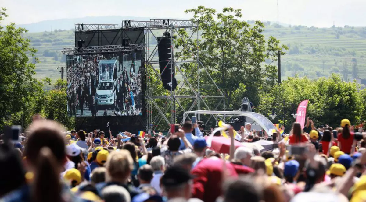 VIDEO | Mesajul Papei Francisc pentru români: "Preacurata Fecioară Maria să reverse ocrotirea ei maternă asupra tuturor cetăţenilor României"