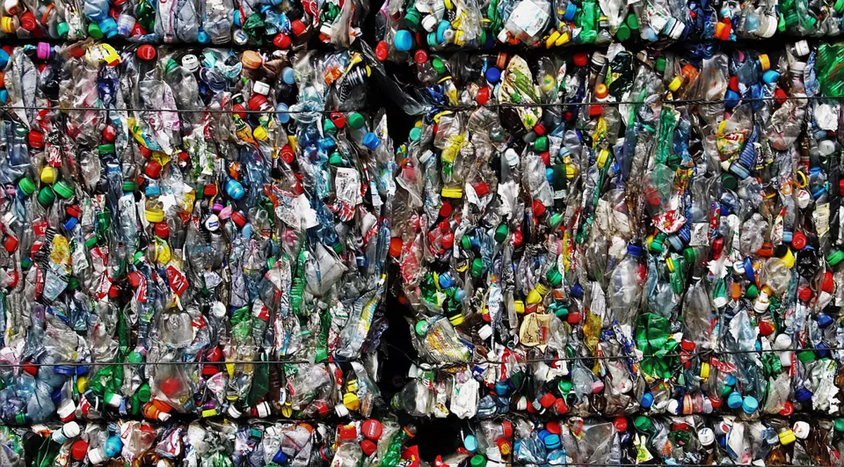 O companie germană susține că poate transforma plasticul în carburant