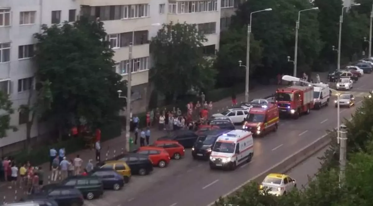 O femeie s-a aruncat de la etajul opt al unui bloc din Ploiești