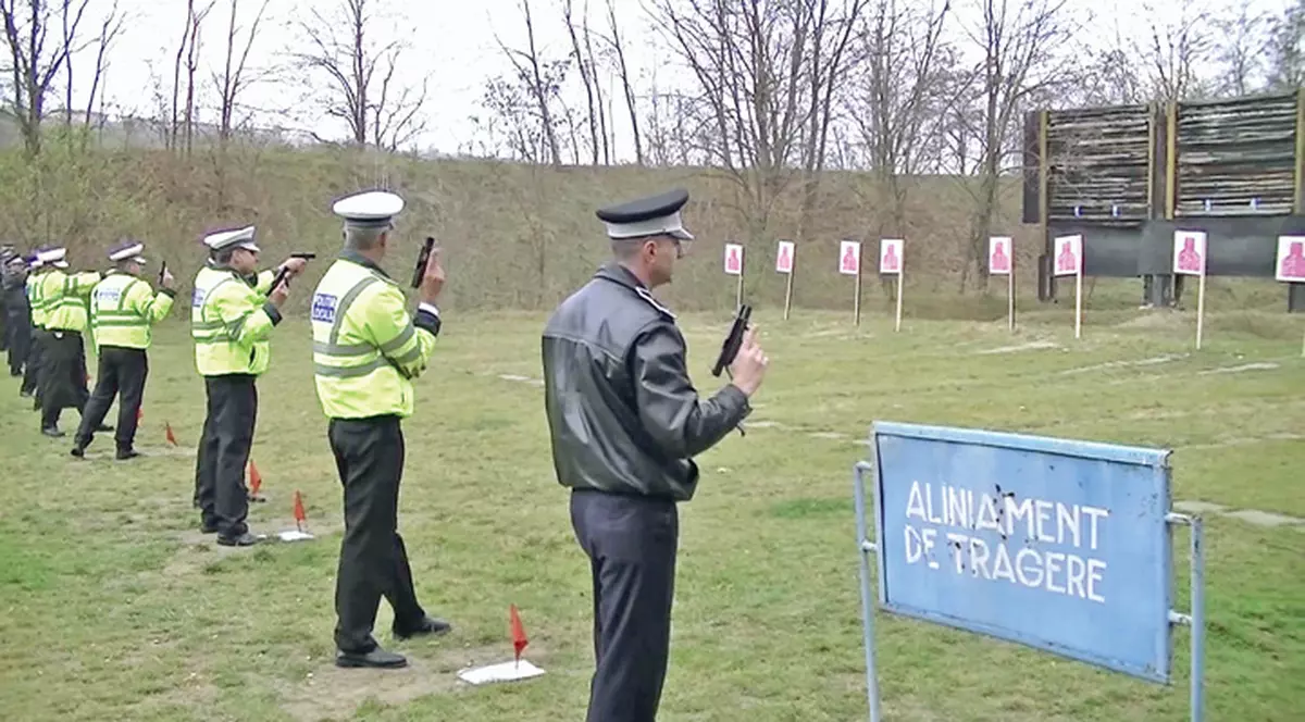 Zeci de mii de polițiști se antrenează doar o dată pe an, din cauza lipsei poligoanelor de tragere! „Folosesc între două și cinci cartușe”