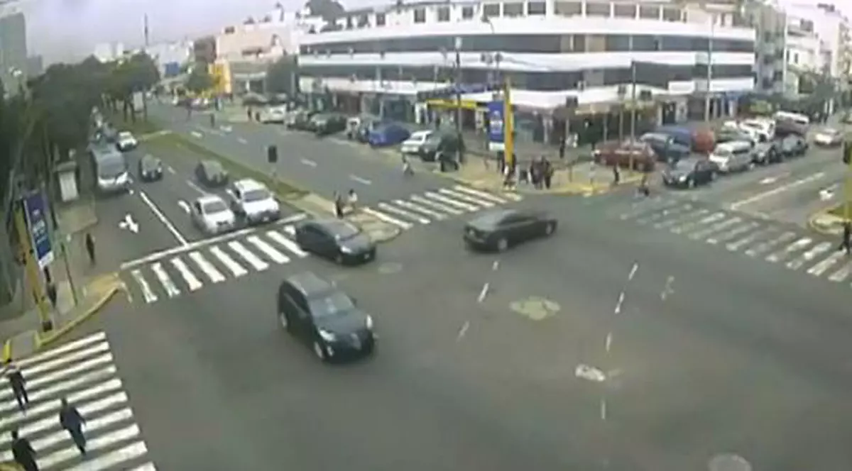 O profesoară a intrat cu mașina într-un grup de copii după ce a pierdut controlul volanului