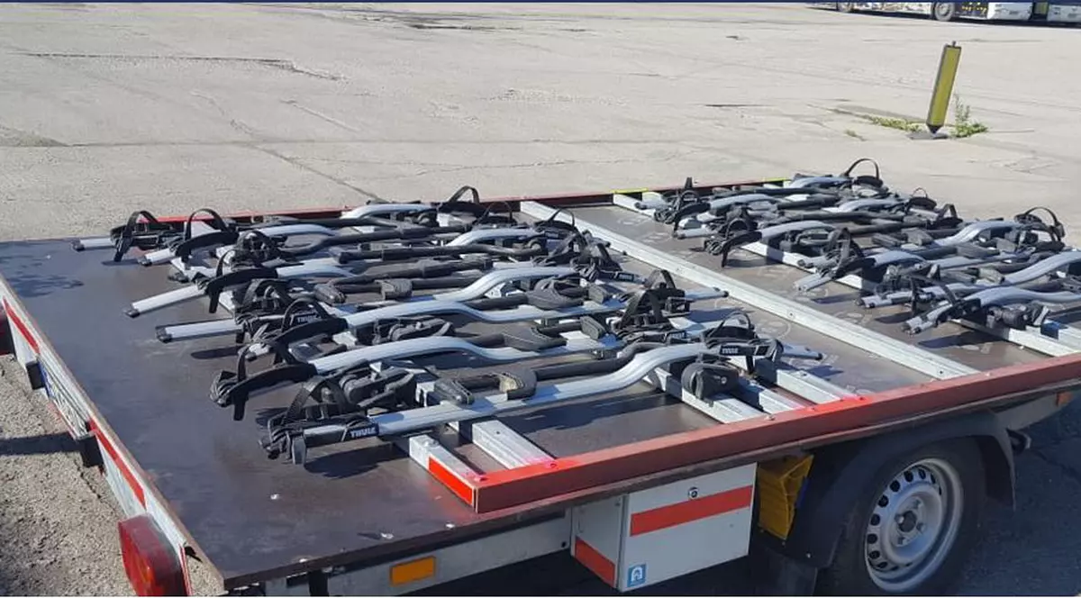 Autobuz cu remorcă de biciclete spre Poiana Brașov