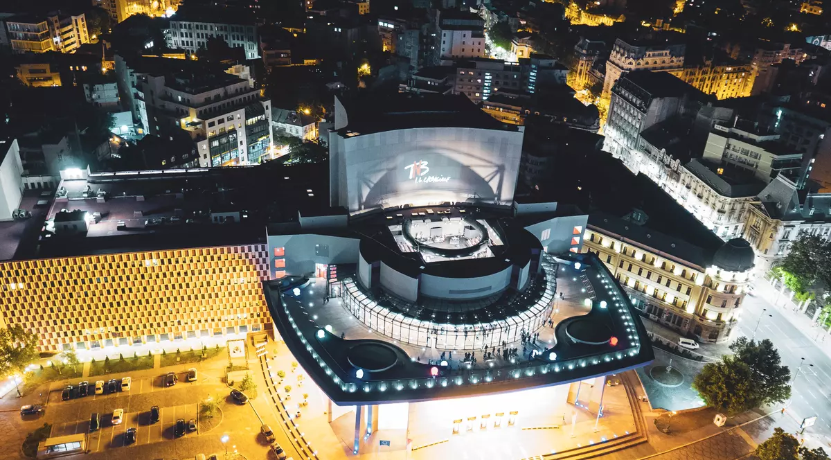 Concedieri masive în teatre, după ce Guvernul și Firea au tăiat bugetul instituțiilor culturale! 54 de oameni au fost dați afară de la TNB, 31 de la ARCUB!