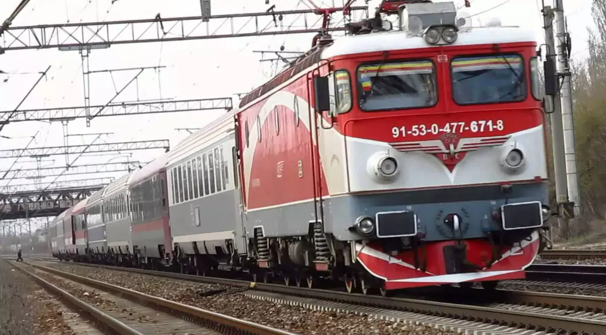 Un tânăr a murit după ce s-a întins pe calea ferată, în faţa trenului Arad - Timişoara. Circulația feroviară a fost întreruptă