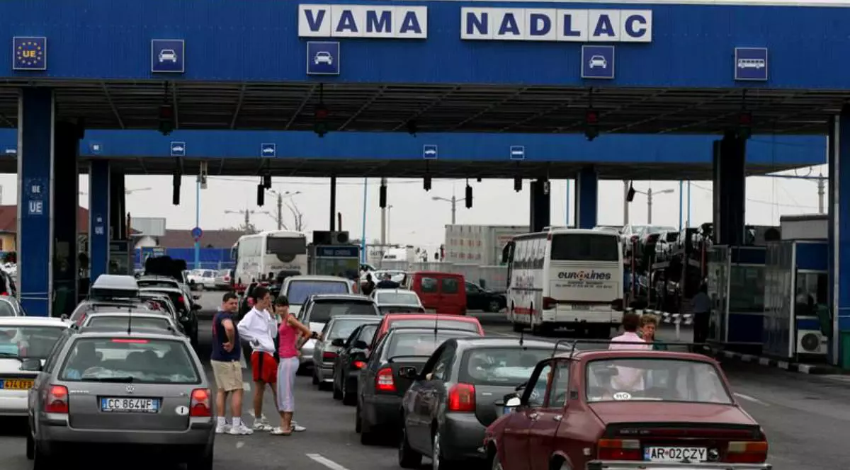 Adolescentă ascunsă pe bancheta din spate a unei maşini, pentru a fi scoasă ilegal din ţară. Ce spune tatăl fetei