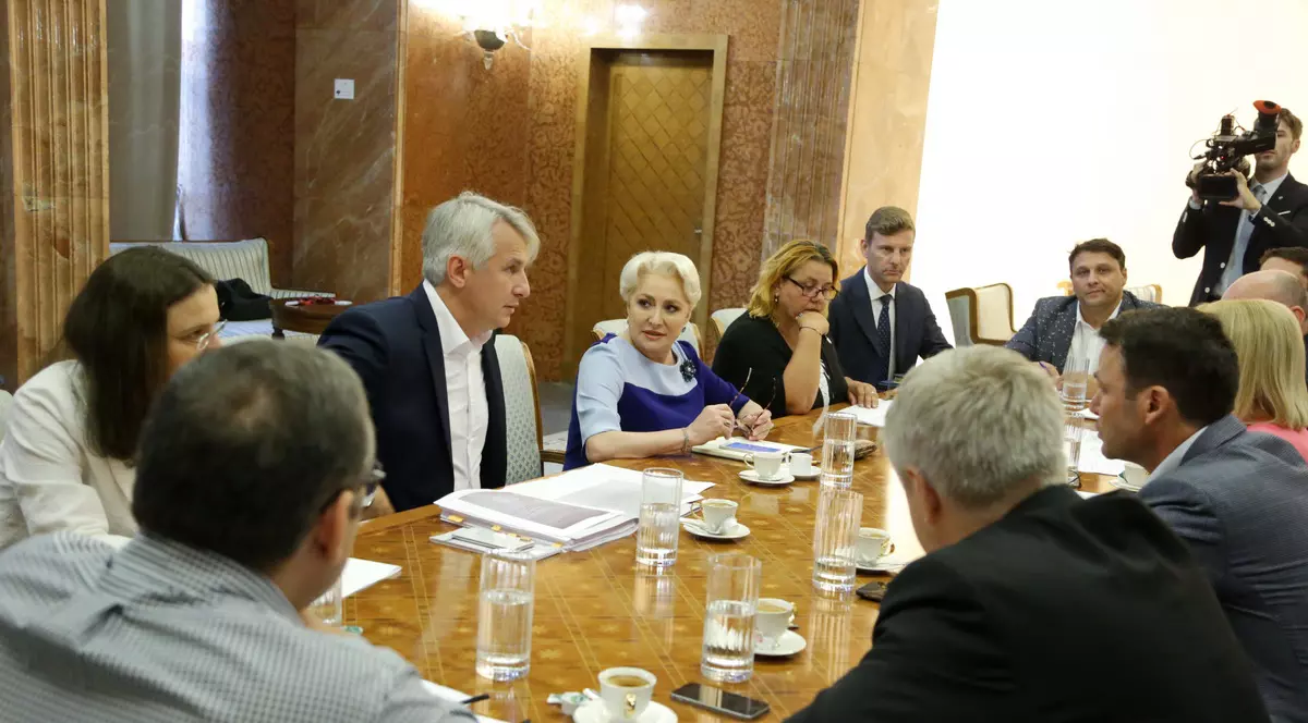 Viorica Dăncilă, despre măsurile de austeritate: "Vor fi luate după consultarea cu partenerii sociali. Nu putem mulţumi pe toată lumea"
