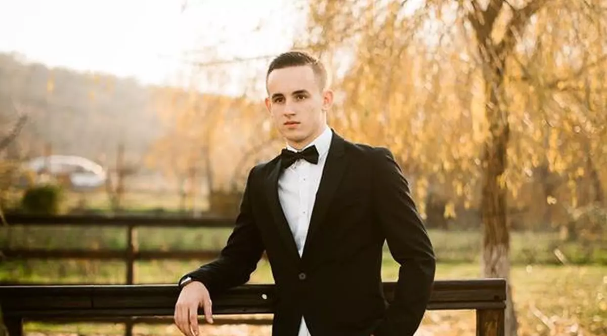 Cine este tânărul decapitat de tren, după ce s-a întins pe calea ferată. Edi avea 20 de ani