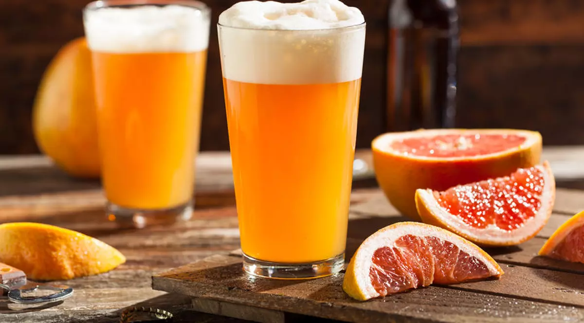 Bei bere cu aromă de fructe? Top 5 produse cu cele mai multe E-uri
