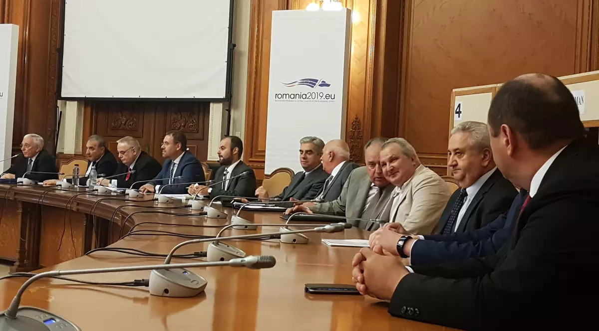 Propunerile pentru noua conducere a BNR, validate în comisiile de specialitate. Isărescu anunţă că prioritatea noului său mandat este aderarea la zona euro