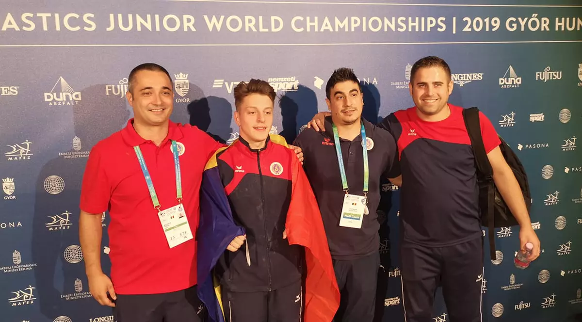 A fost dat de părinți la gimnastică, împreună cu fratele geamăn, pentru că „nu stătea locului”. La 17 ani a devenit campion mondial de juniori la sărituri!