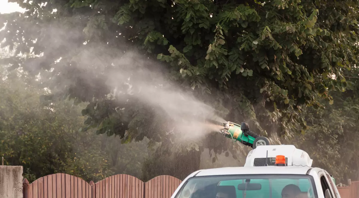 Dezinsecţia din Ilfov a fost oprită, se face anchetă. Firma care a stropit: ”Nu există pe piață substanțe care să nu aibă efecte iritative”