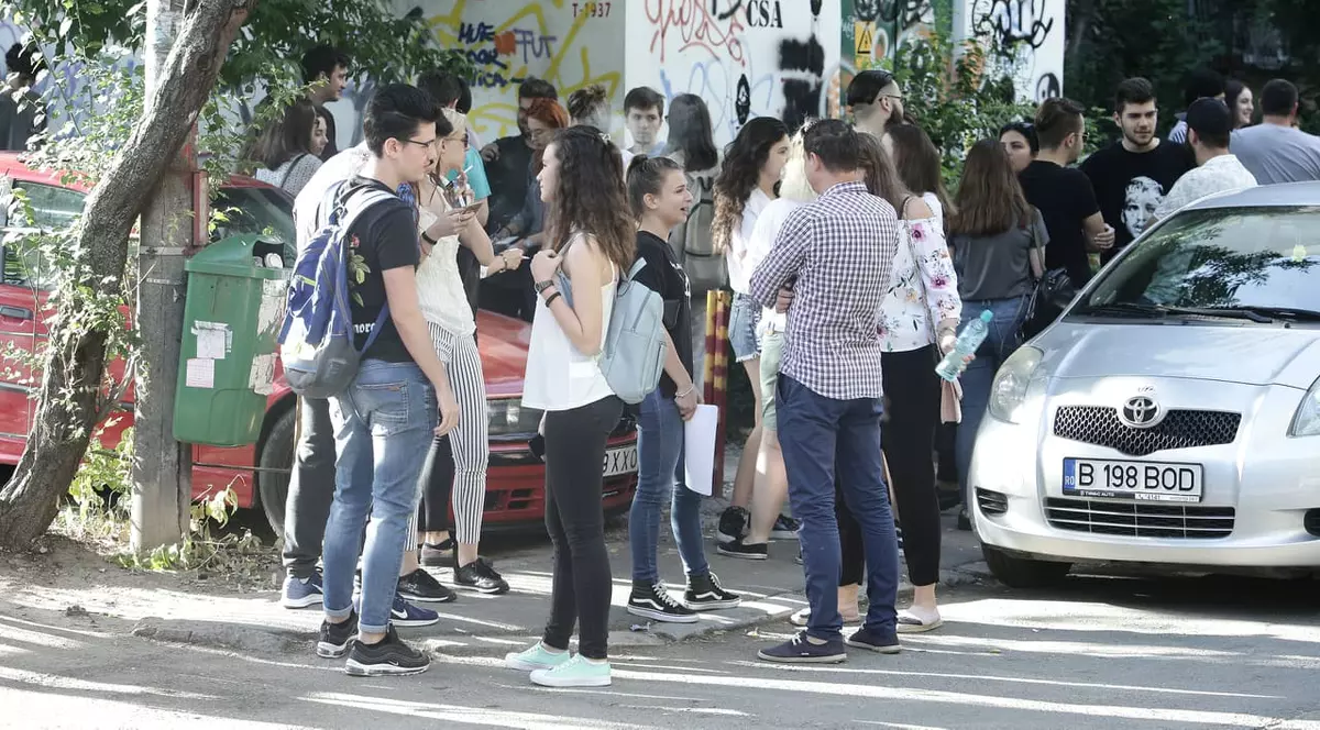 10.000 de elevi care au luat cel puțin nota 5 la Evaluarea Națională din 2015 n-au ajuns să dea BAC-ul. Cum explică fenomenul un expert din educație