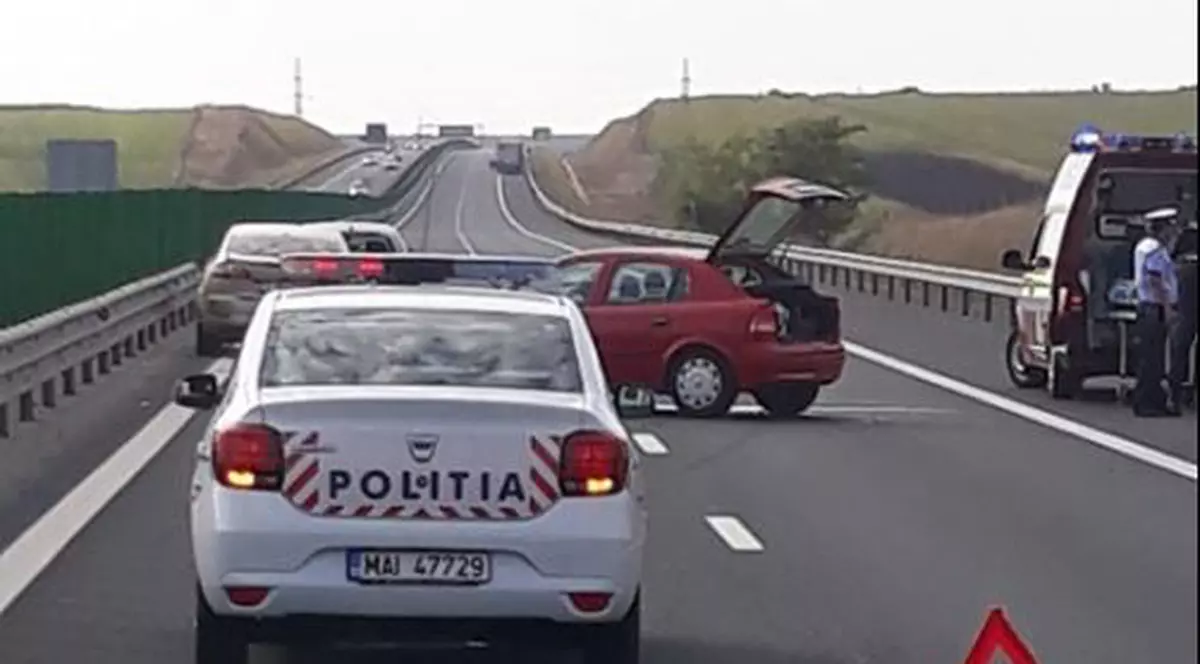 Trei accidente rutiere, în această dimineață, pe A2. În total, au fost implicate nouă autovehicule