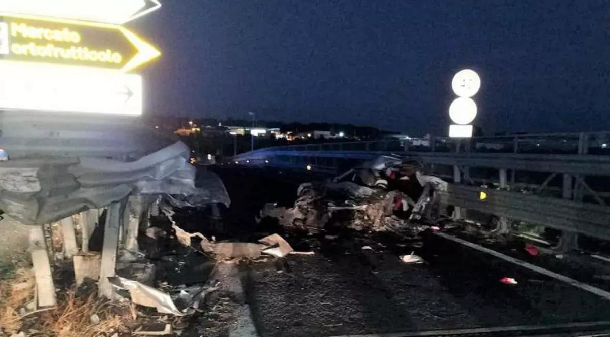 Un român a murit și alți șapte au fost răniți într-un accident în Italia. Patru victime sunt copii