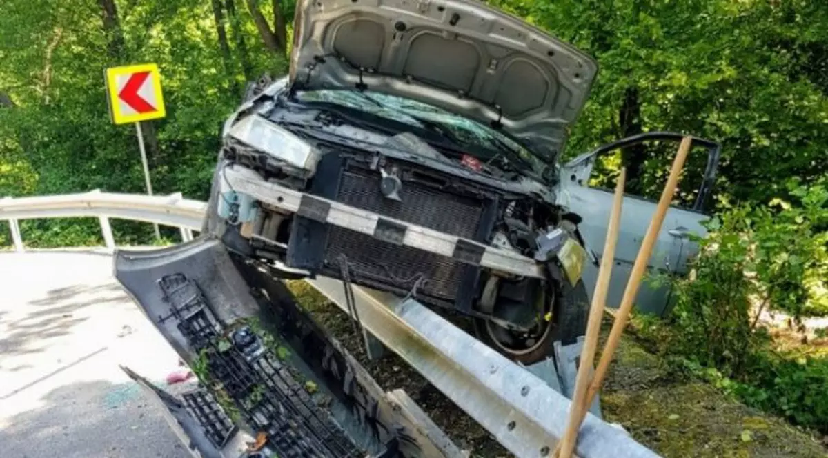 O femeie gravidă și-a pierdut o mână după ce a făcut un accident rutier