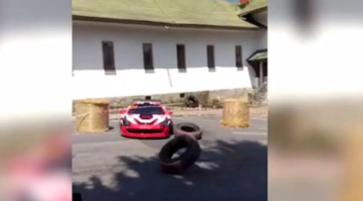 Fotograf lovit de un bolid la un concurs auto din Sinaia