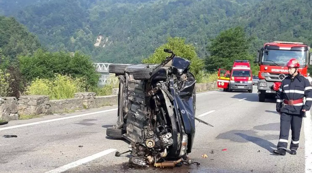 Mamă şi fiică rănite în accident