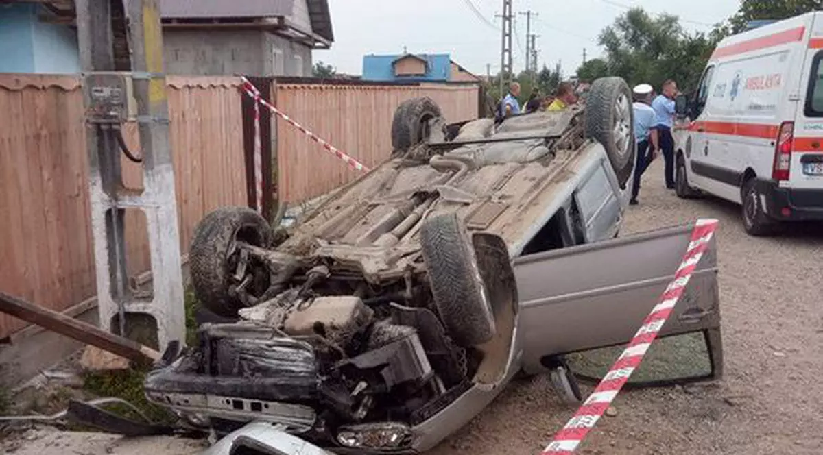Răsturnare de situație în cazul accidentului din Băcești, Vaslui. Copilul de 12 ani a murit după ce a tras de volanul mașinii