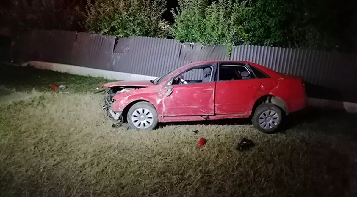 Un șofer a adormit la volan și a lovit un cap de pod în Vaslui