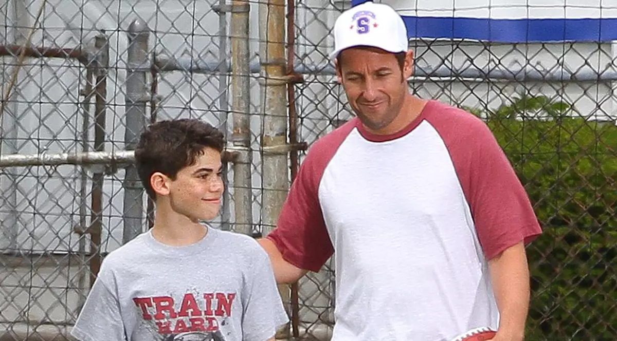 Adam Sandler, tribut emoționant adus lui Cameron Boyce, actorul Disney care a murit în somn la 20 de ani