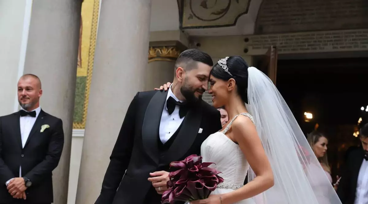 Ce va face Adelina Pestriţu cu rochiile de mireasă pe care le-a îmbrăcat la nuntă
