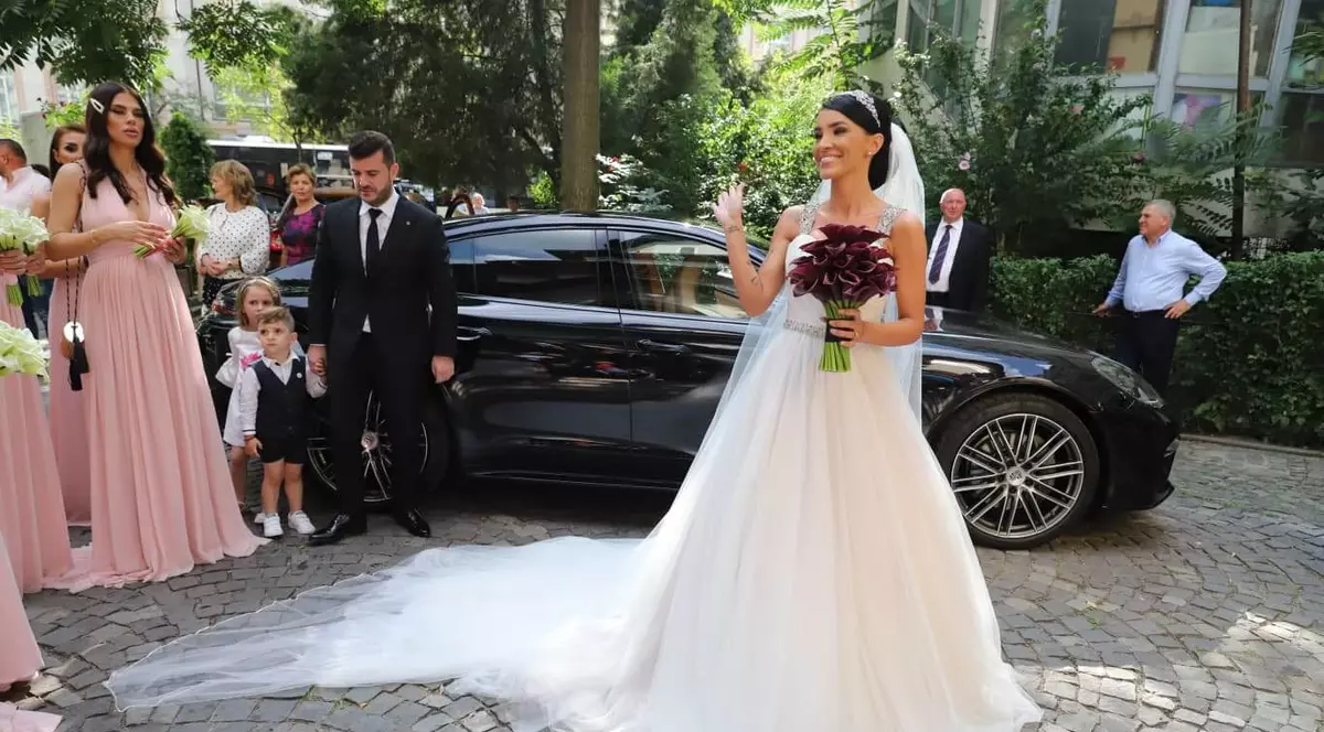 Ce ținută a ales Adelina Pestrițu pentru fiica ei în ziua nunții. Zenaida este frumușică foc!