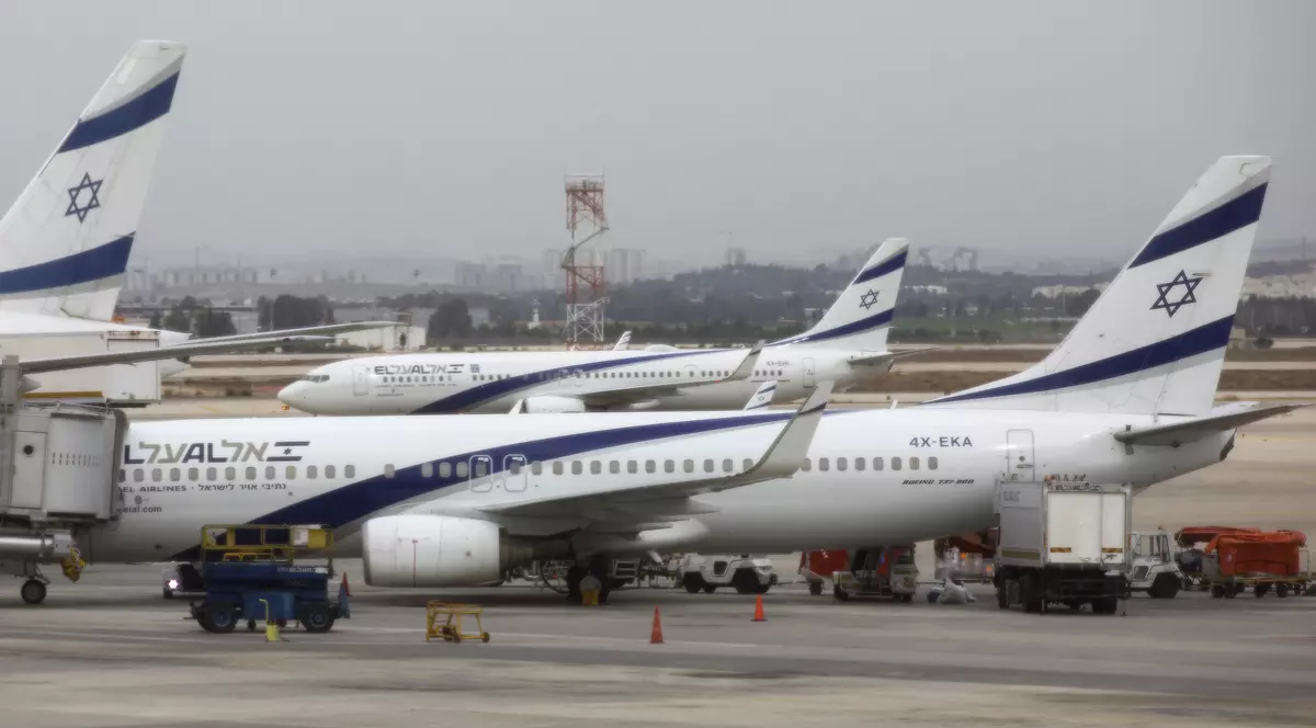 VIDEO | Un avion a aterizat forțat în Israel, după ce a pierdut bucăți de pneuri! Peste 100 de ambulanțe, mobilizate lângă pistă