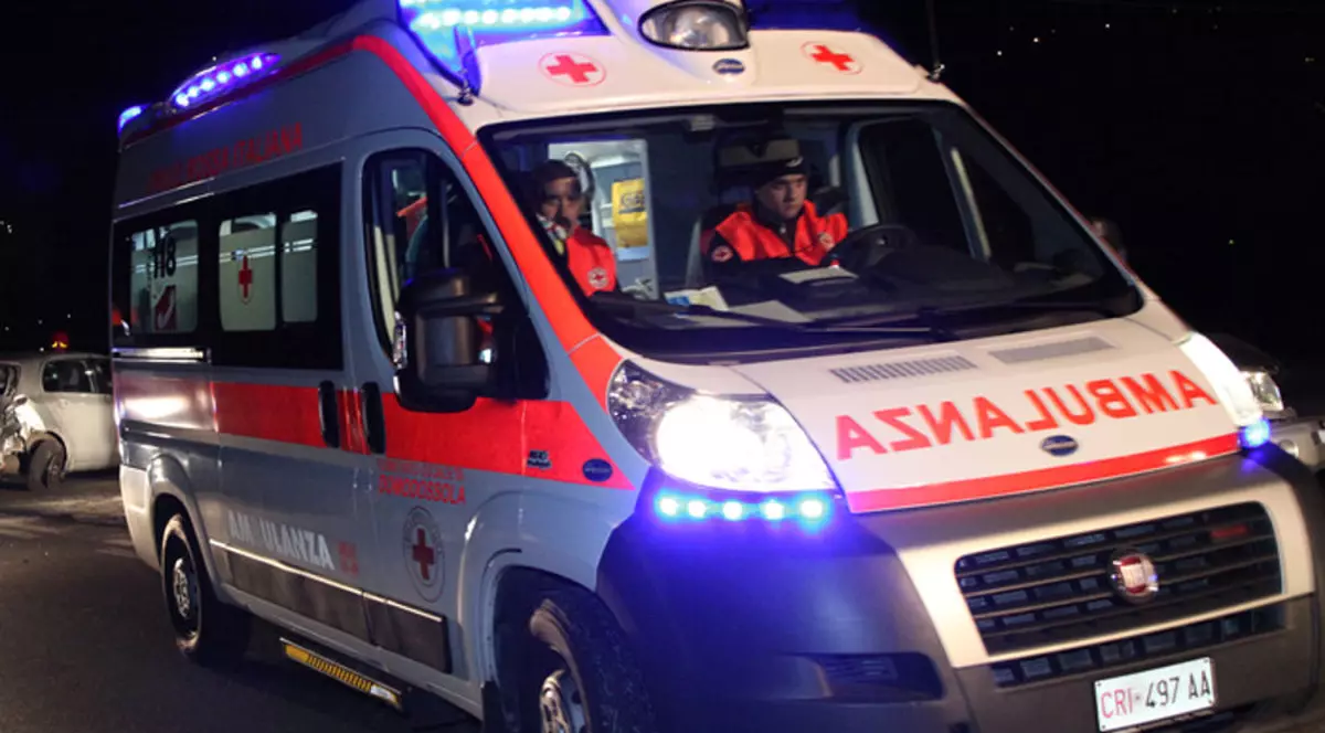 Un român a fost schilodit de patru bulgari la Roma. I-au rupt ambele picioare și l-au aruncat în fața spitalului