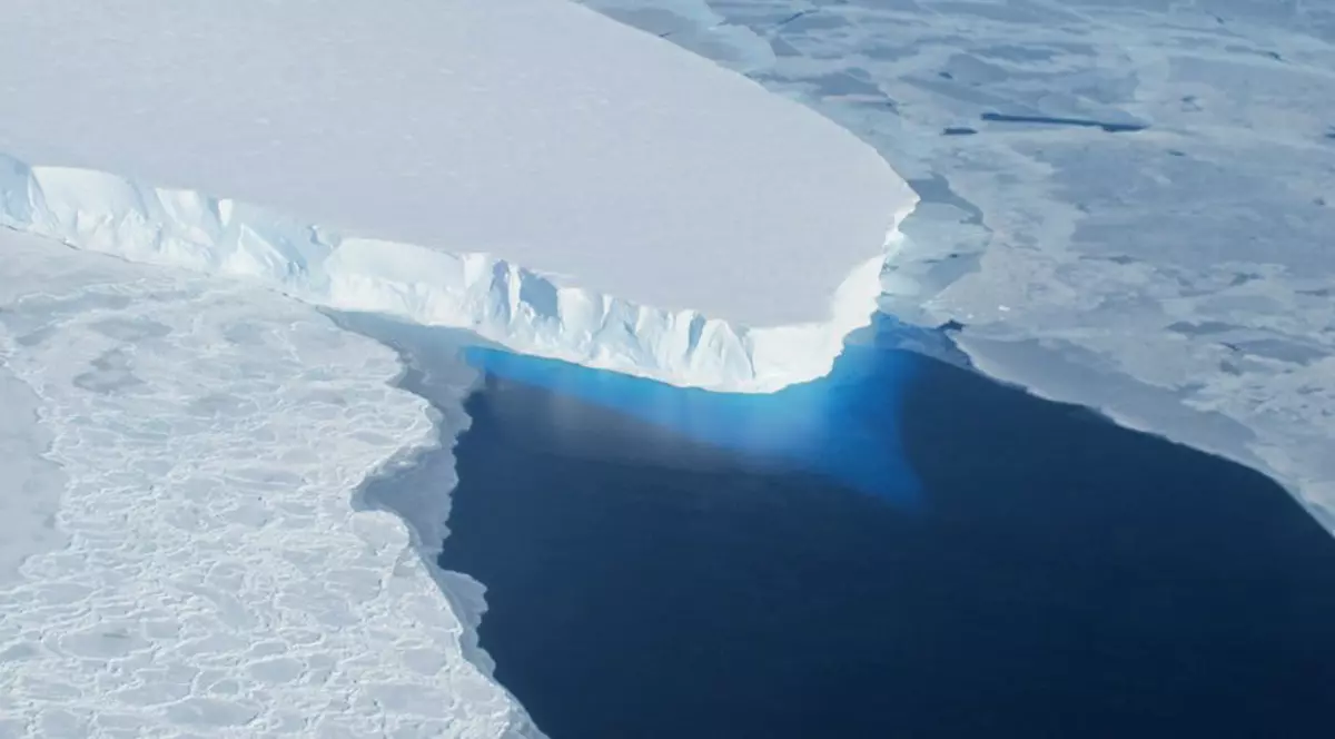 Ghețarii din Antarctica, opriți din dezgheț cu tunuri de zăpadă. Studiul surprinzător al americanilor